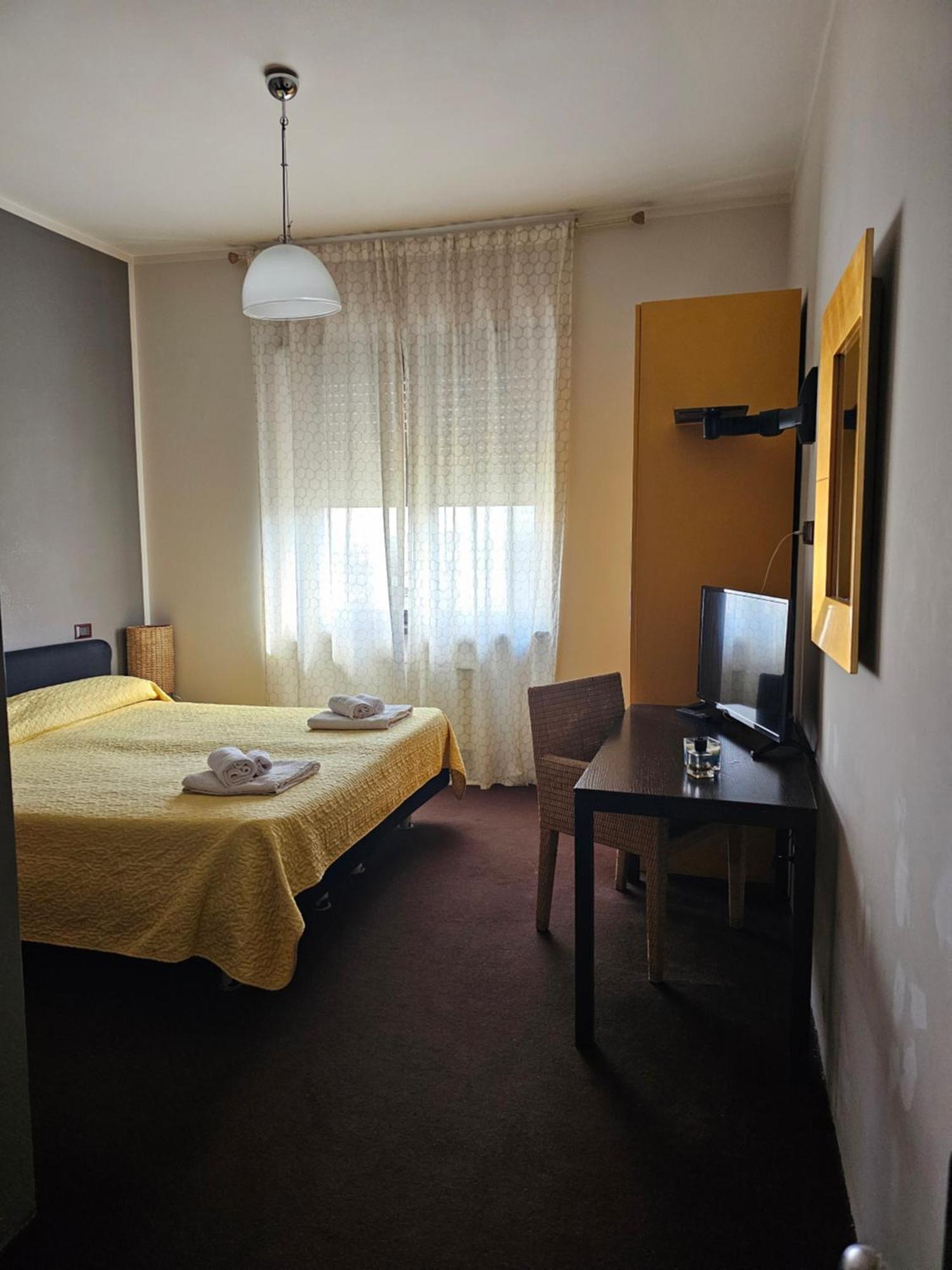 Hotel Arcadia None Bagian luar foto
