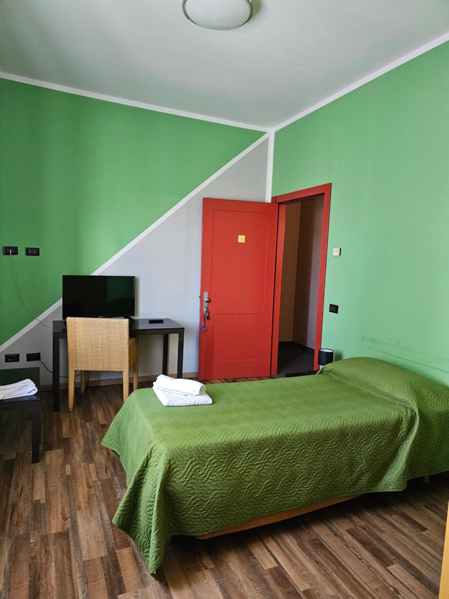 Hotel Arcadia None Bagian luar foto